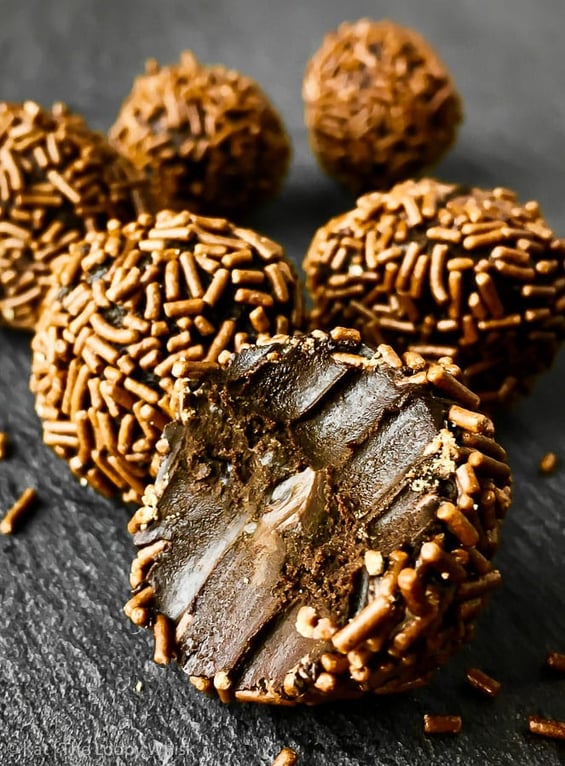 Raw Vegan Chocolate Truffles  