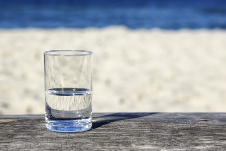 5 Habits healthy people do every day - drink enough water
